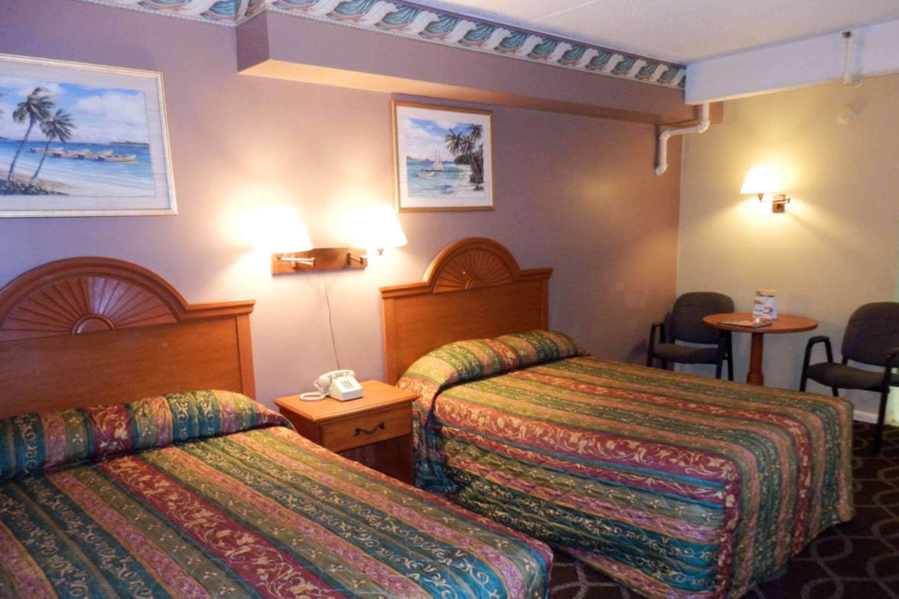 Red Roof Plus & - Seaside Motel 3*